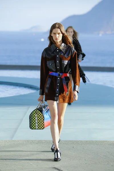 Look 14